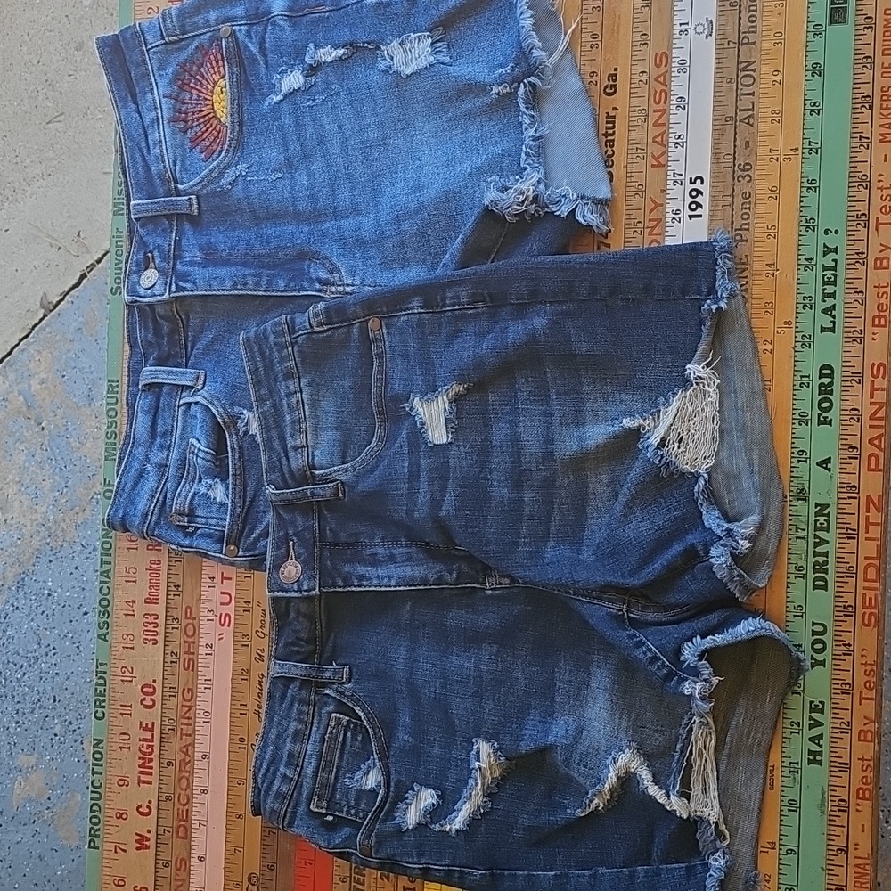 TWO: JUDY BLUE Distressed Denim Women's Shorts SZ L